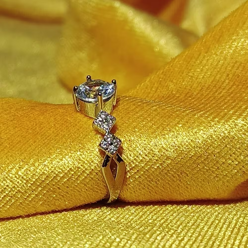 Minimalist Silver Synthetic Zirconia Ladies' Ring For Parties, Dances, Daily Wear & Jewelry Gifts