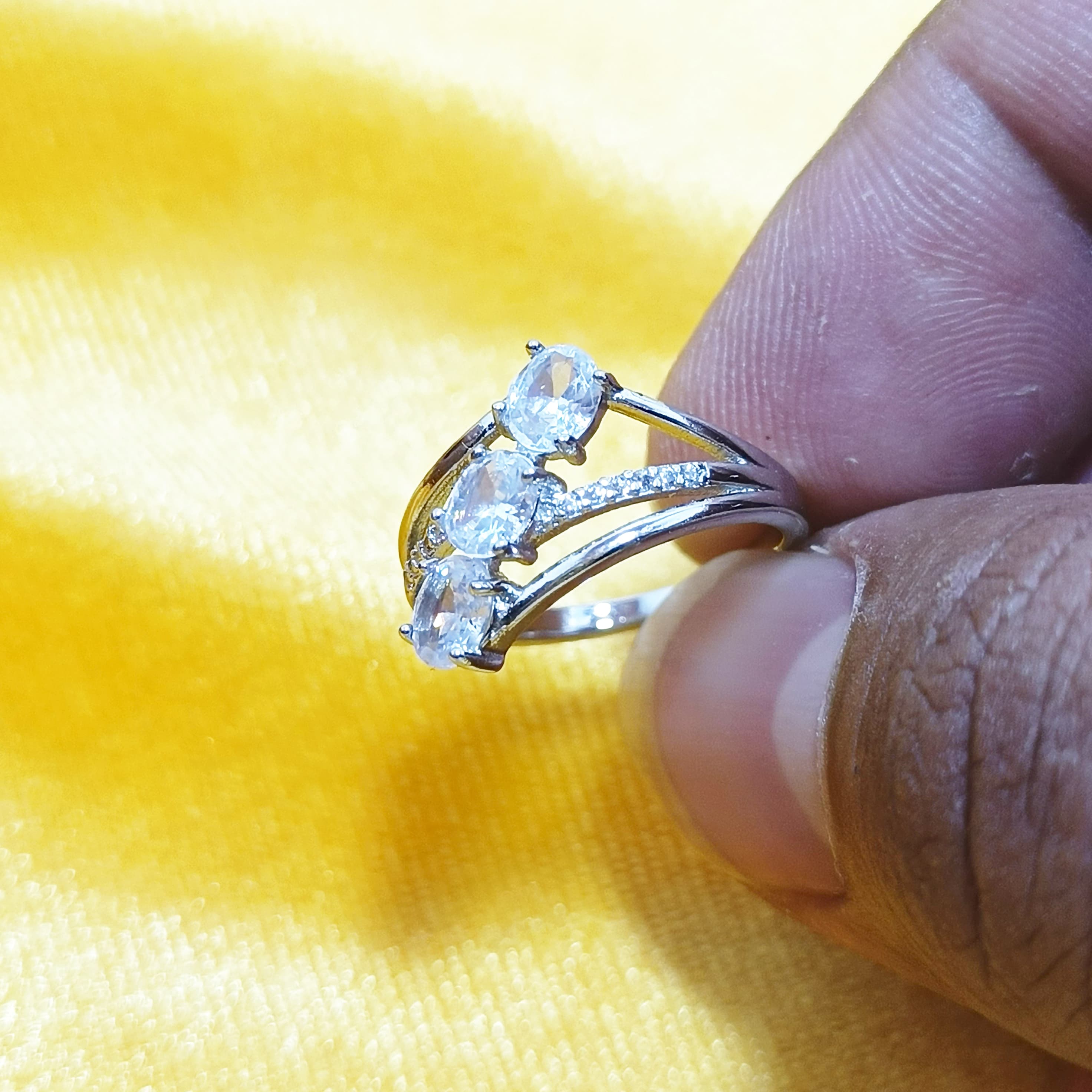 A Minimalist Blue Shade Synthetic Zirconia Ladies Ring For Parties, Daily Wear, And Jewelry Gifts