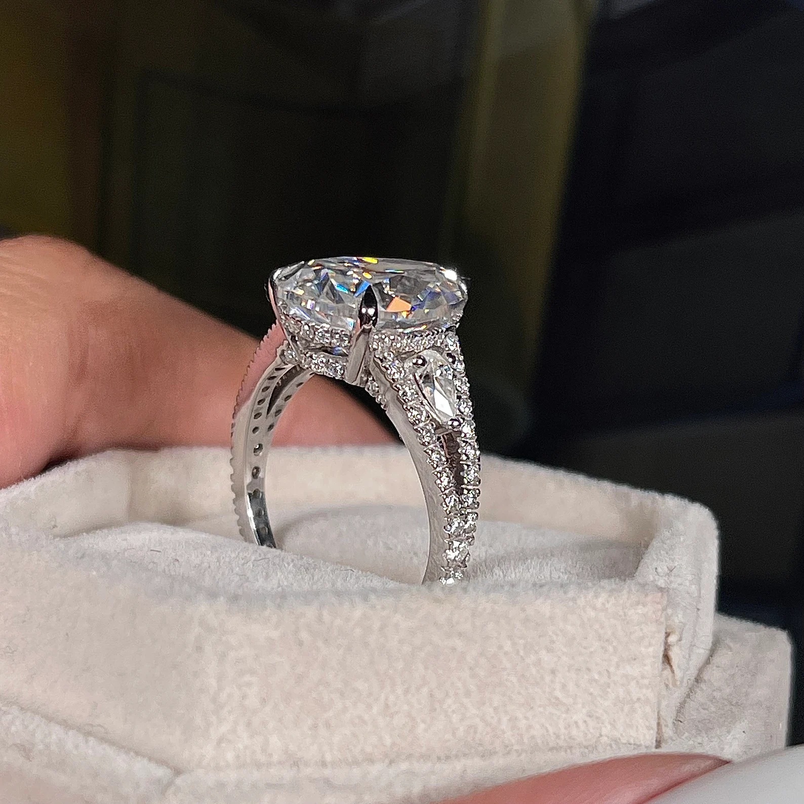 Big Radiant Zircon 4 Claw Setting Rings for Women Engagement Wedding Bands Modern Fashion Jewelry